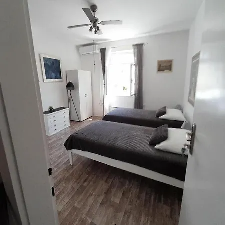 Regina - Duplex Two Bedroom 公寓 *